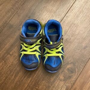 Wide! Stride Rite Light-up Sneakers